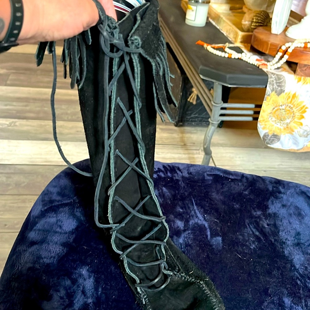 Minnetonka knee high boots Ladies size 8 black suede with Fringe